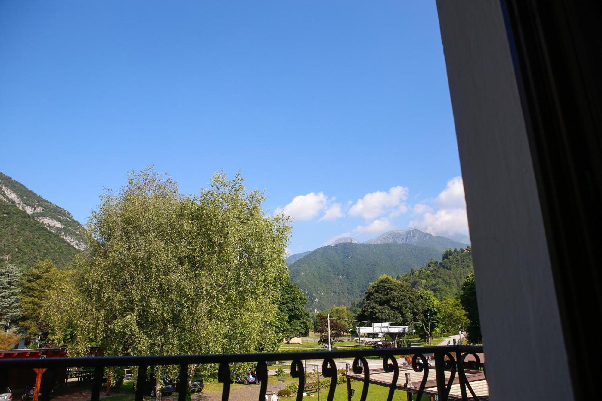 Hotel Lido Pieve Di Ledro Exteriör bild