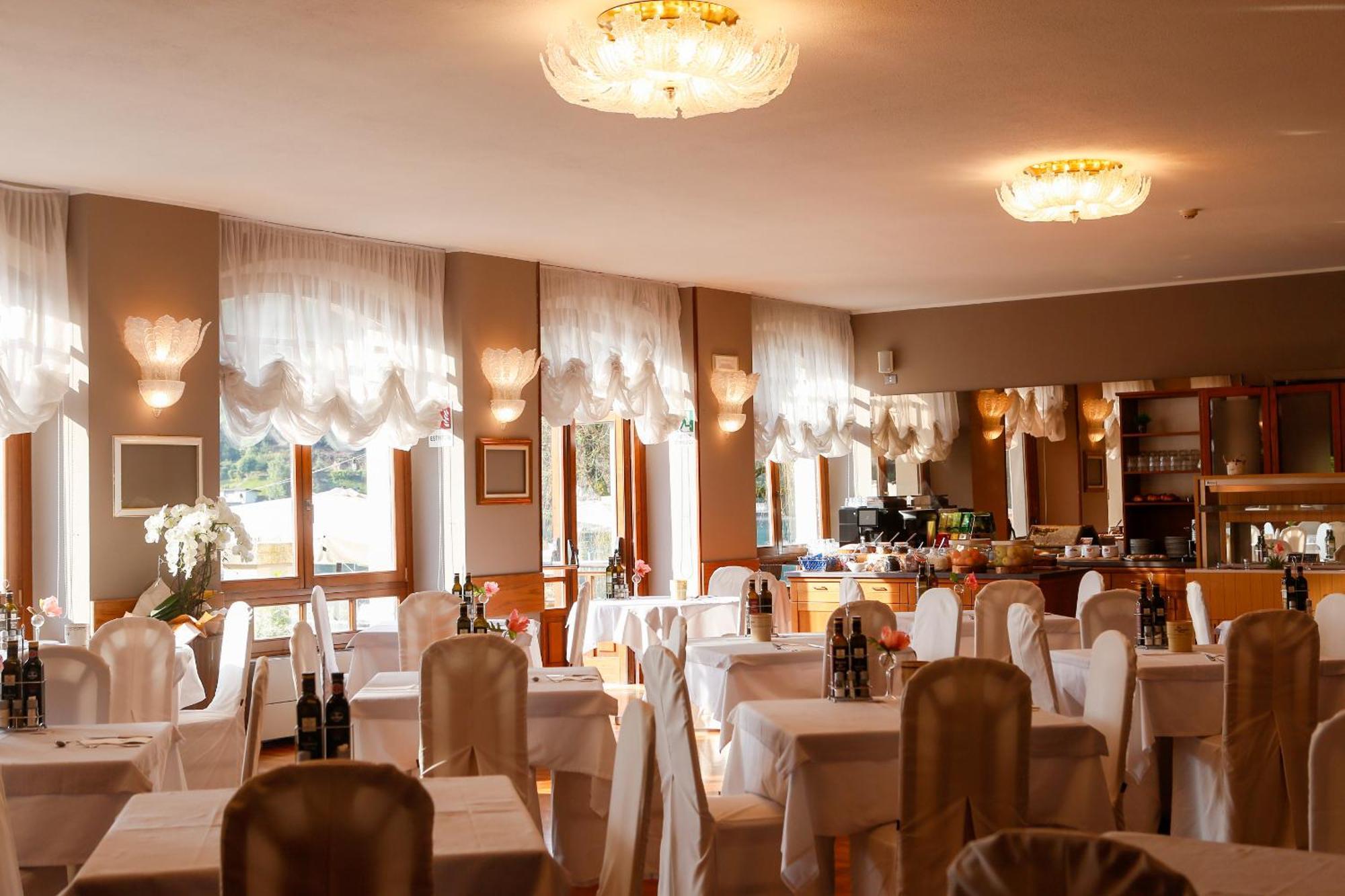 Hotel Lido Pieve Di Ledro Exteriör bild