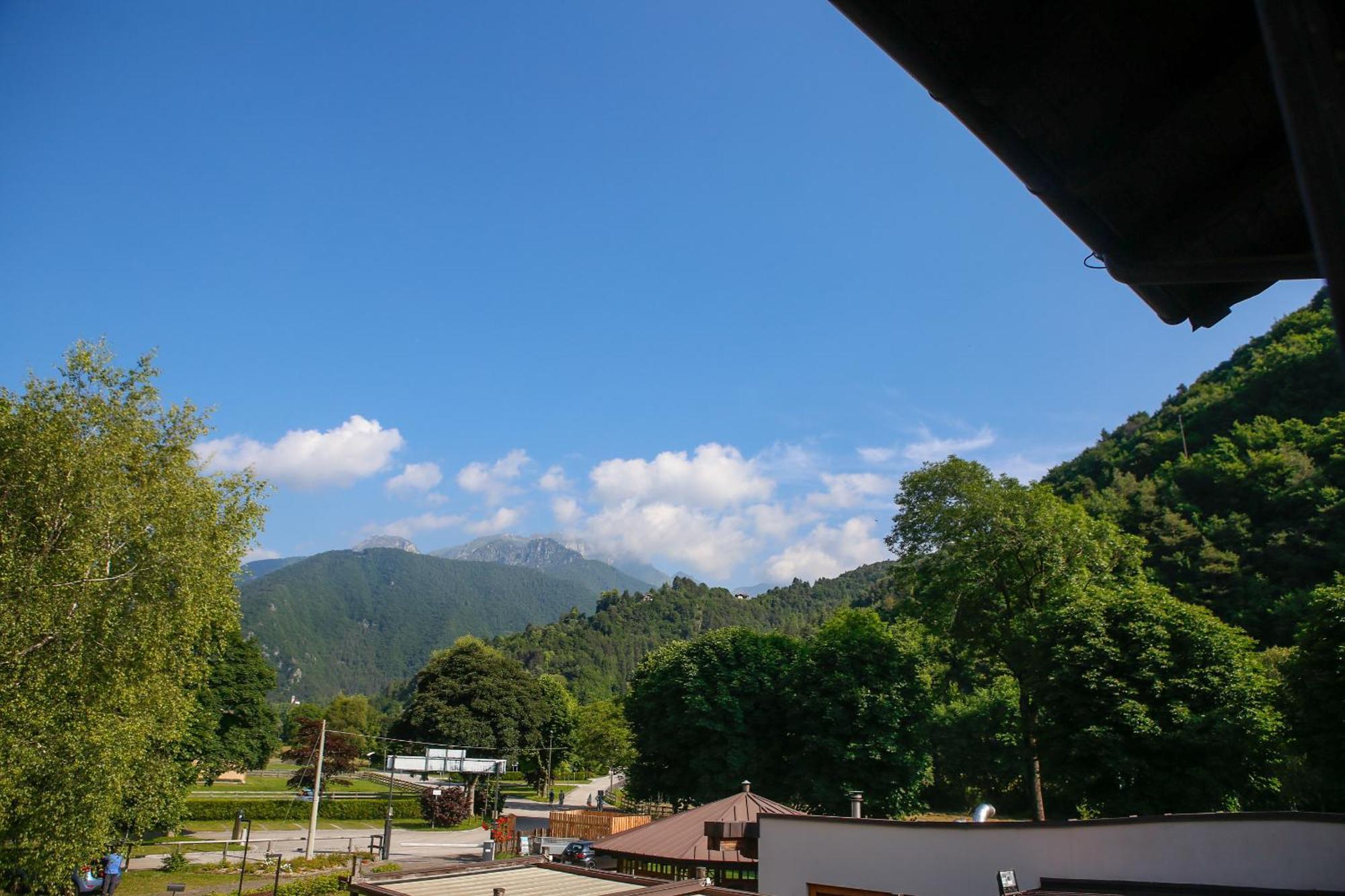 Hotel Lido Pieve Di Ledro Exteriör bild