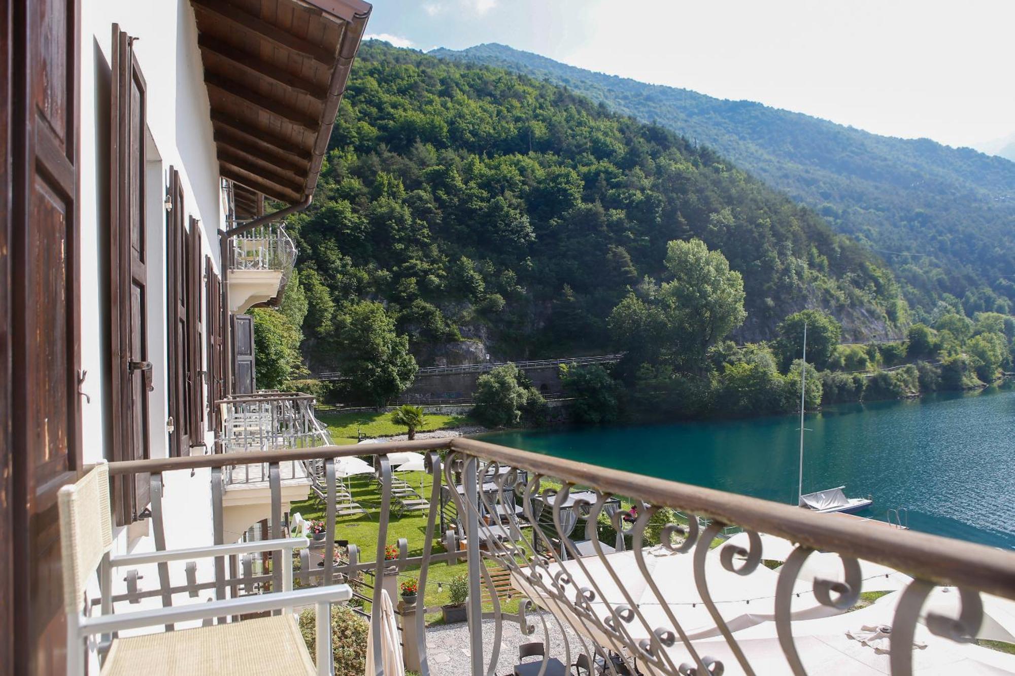 Hotel Lido Pieve Di Ledro Exteriör bild