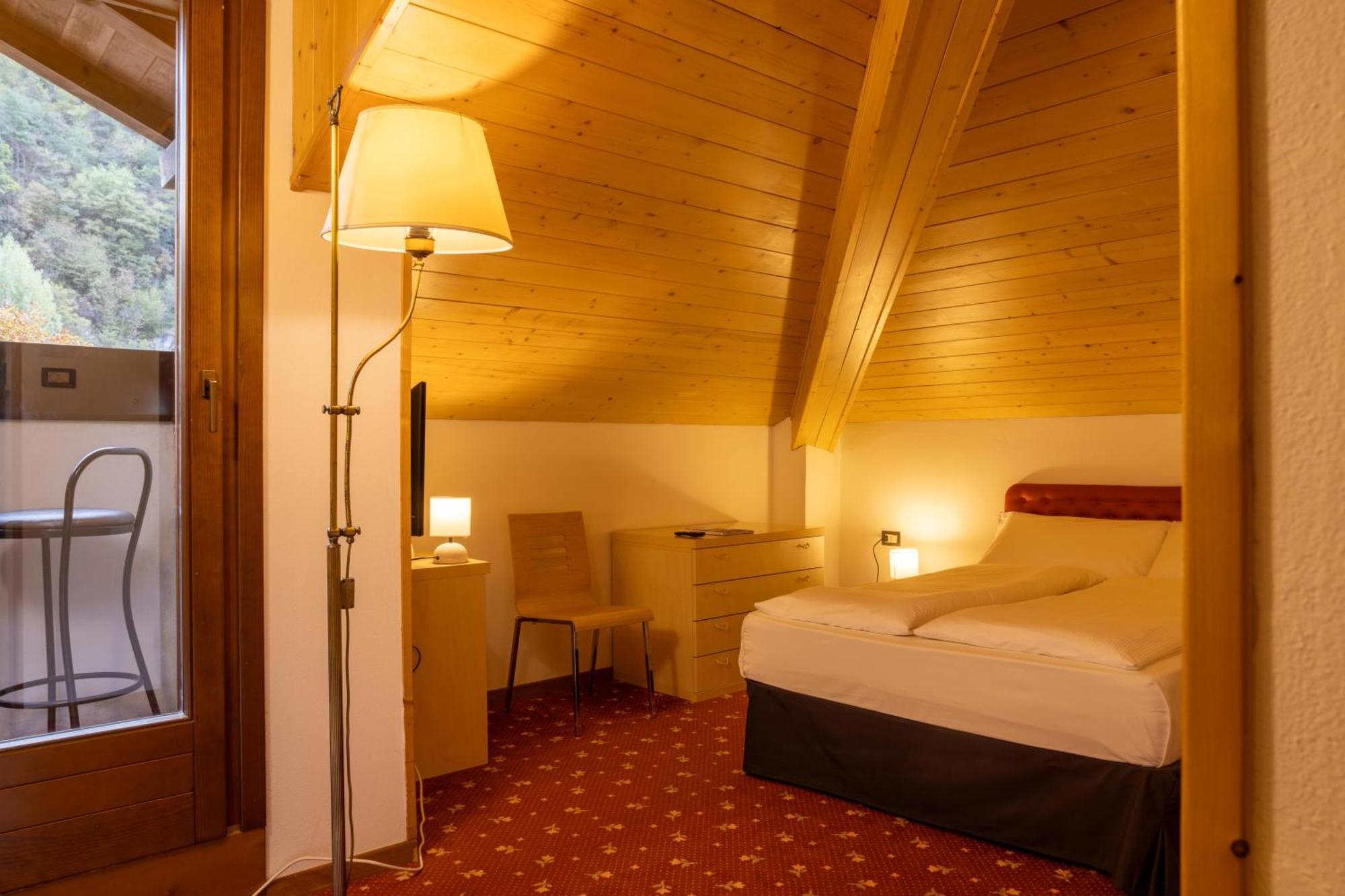 Hotel Lido Pieve Di Ledro Exteriör bild